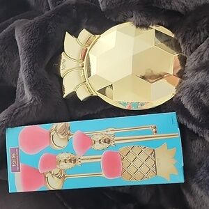 Pineapple of My Eye - Collectors Item with Let's  Flamingle Brush Set.  NEW!